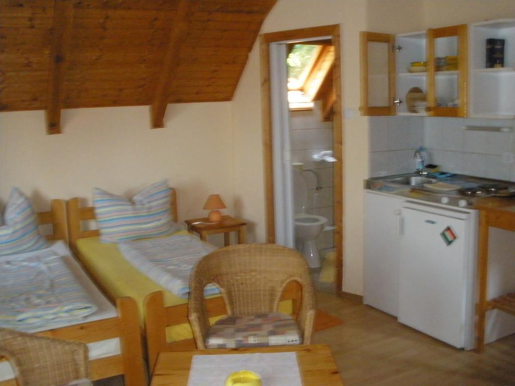 Emilia Apartmanhaz Хевиз Номер фото